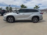 Used 2023 Toyota Highlander XLE image 2