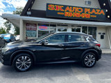 Used 2017 INFINITI QX30 Premium image 2