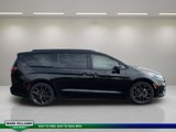 Used 2025 Chrysler Pacifica Limited image 4