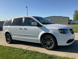 Used 2017 Dodge Grand Caravan SE image 2