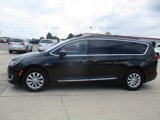 Used 2017 Chrysler Pacifica Touring-L image 3