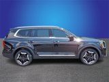 Used 2024 Kia Telluride S w/ S Sunroof Package image 4