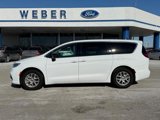 Used 2024 Chrysler Pacifica Touring-L image 2