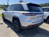 New 2025 Jeep Grand Cherokee Altitude image 4