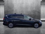Used 2022 Chrysler Pacifica Touring-L w/ Uconnect Theater Family Group image 4
