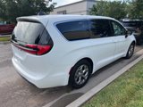 Used 2024 Chrysler Pacifica Limited image 5