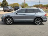 Used 2022 Volkswagen Tiguan SEL R-Line image 2