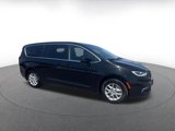 Used 2024 Chrysler Pacifica Touring-L image 2