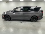 Used 2023 Chrysler Pacifica Touring-L image 2