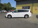 Used 2022 Chrysler Pacifica Touring-L image 2