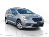 Used 2021 Chrysler Pacifica Touring-L image 2