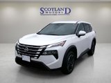 Used 2024 Nissan Rogue SV image 2