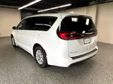Used 2022 Chrysler Pacifica Touring-L image 6