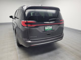 Used 2022 Chrysler Pacifica Touring-L image 6