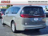 New 2025 Chrysler Pacifica Select image 4