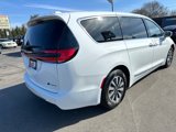 Used 2022 Chrysler Pacifica Limited w/ Uconnect Theater Family Group image 3
