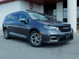 Used 2023 Chrysler Pacifica Limited image 2