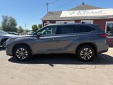 Used 2021 Toyota Highlander XLE image 2