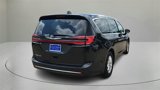 Used 2023 Chrysler Pacifica Touring-L image 4