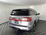 Used 2018 Lincoln Navigator Premiere image 3