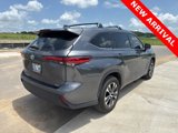 Used 2021 Toyota Highlander XLE image 3