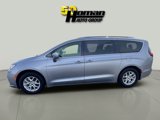 Used 2021 Chrysler Pacifica Touring-L w/ Uconnect Theater Family Group image 2