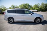 Used 2023 Chrysler Pacifica Limited image 2