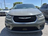 Used 2022 Chrysler Pacifica Touring-L image 2