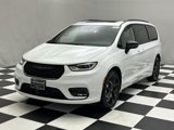 New 2025 Chrysler Pacifica Limited w/ Trailer Tow Group image 3