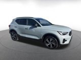 Used 2024 Volvo XC40 B5 Core image 2