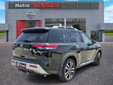 New 2025 Nissan Pathfinder Platinum image 3