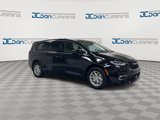 New 2025 Chrysler Pacifica Select image 2