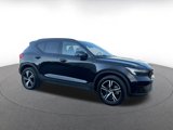 Used 2024 Volvo XC40 B5 Core image 2
