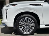 New 2025 INFINITI QX80 Sensory image 3