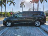 Used 2022 Chrysler Pacifica Touring-L image 4