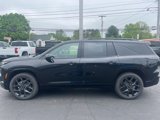 New 2025 Chevrolet Traverse RS image 2