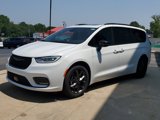 New 2025 Chrysler Pacifica Limited w/ Trailer Tow Group image 2