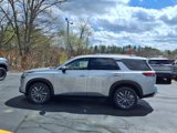 New 2025 Nissan Pathfinder SL image 2