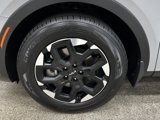 Used 2025 Kia Sorento S image 2