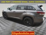 Used 2019 Toyota Highlander SE image 2