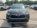 Used 2023 Toyota Highlander Platinum image 2