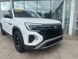 Used 2025 Volkswagen Atlas Peak Edition SE image 3