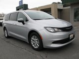 Used 2023 Chrysler Voyager LX image 2