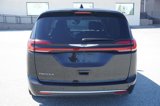 Used 2023 Chrysler Pacifica Touring-L image 6