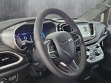 New 2025 Chrysler Pacifica Select image 3