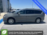 Used 2022 Chrysler Pacifica Touring-L image 5