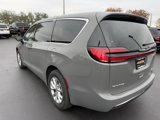 New 2025 Chrysler Pacifica Select image 5