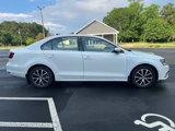 Used 2017 Volkswagen Jetta SE image 4