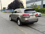 Used 2017 Kia Sorento LX w/ LX Convenience Package image 4