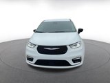 Used 2024 Chrysler Pacifica Touring-L image 4